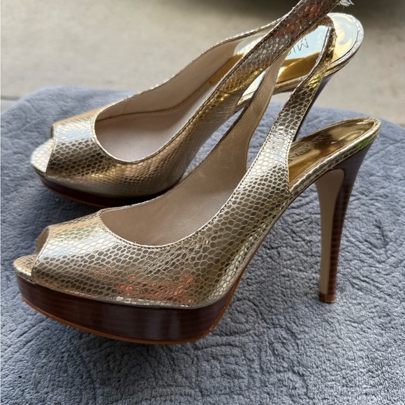 Michael Kors Gold Peep Toe Women's Shoes - Picture 2 of 8